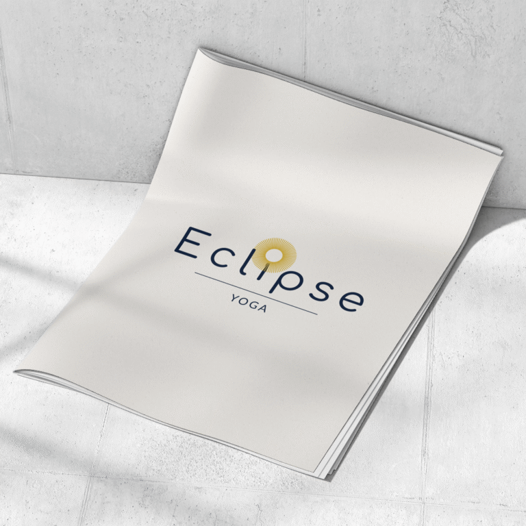 Mockup du logo d'Eclipse Yoga, un studio de yoga